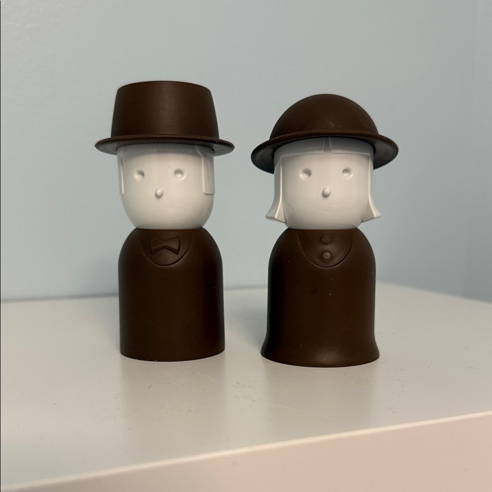 Mr. Pepper & Mrs. Salt Brown Refillable Salt & Pepper Shakers New in box
